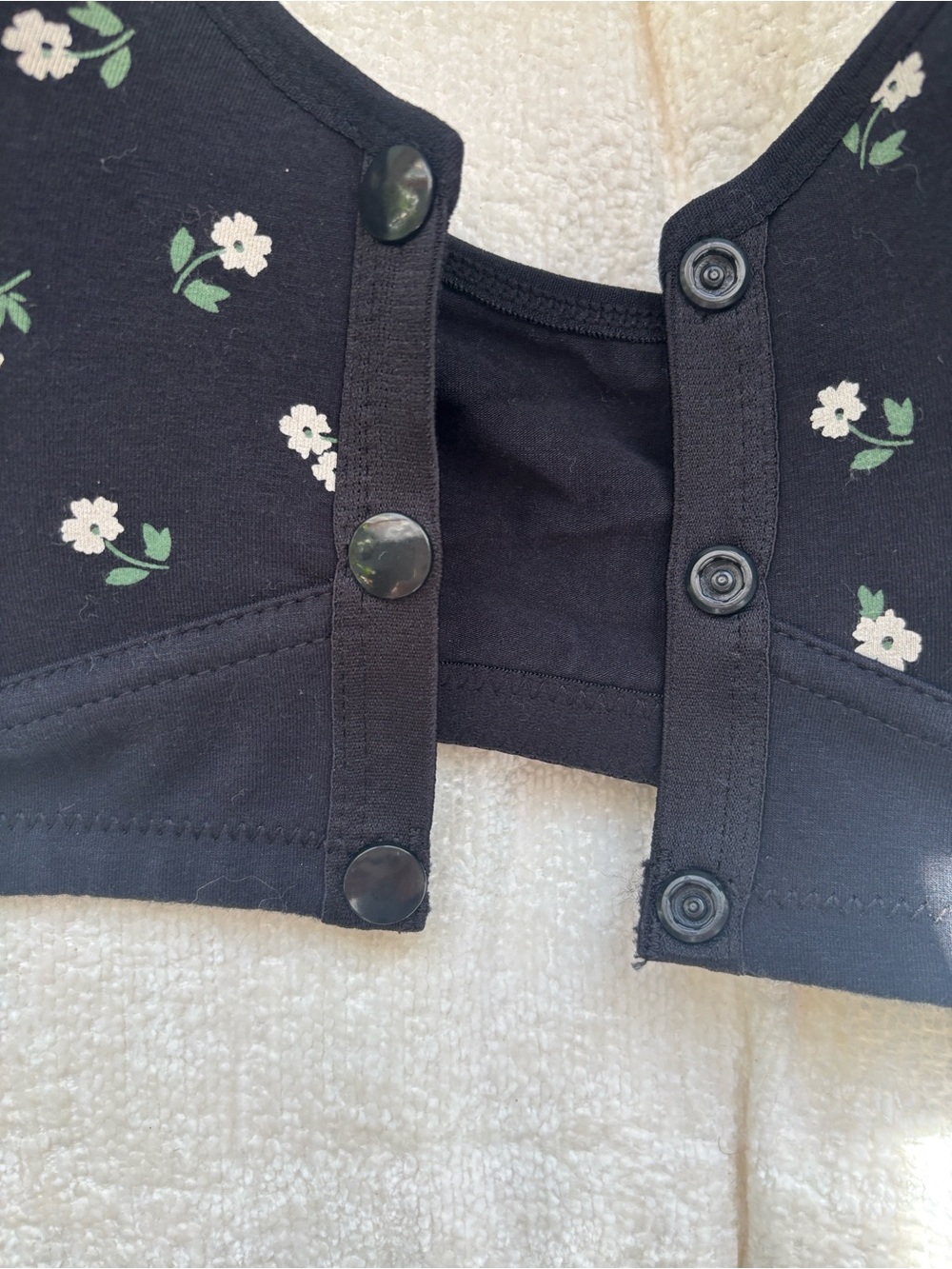 Front-Closure Wireless Floral Bra - Black - Picture 4 of 6
